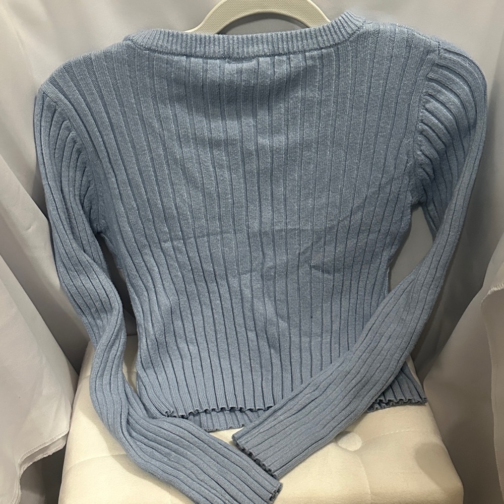 Elegant Blue Ribbed Sweater - Picture 4 of 5